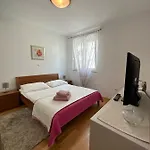 Yellow Turtle Apartment