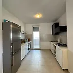 Yellow Turtle Apartment *