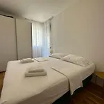 Yellow Turtle Apartment *