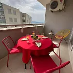 Yellow Turtle Apartment *