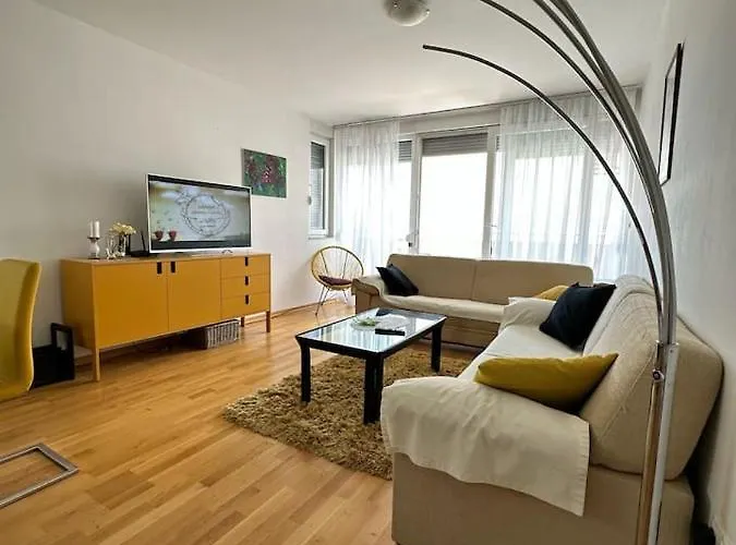 Yellow Turtle Makarska